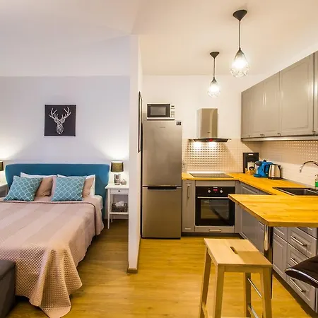 Seasons Studio Garden Apartment